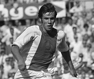 Van Dijk gives away penalty as PSV take early lead at Anfield