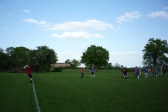 Bears beat Eagles to extend winning streak to five