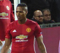 Zirkzee and Mount help Man Utd secure comeback victory at Palace