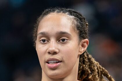 Report: WNBA offers $1M max base salary plus revenue sharing