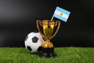 Giannis Antetokounmpo leaves Bucks game with right calf strain, undergoes MRI