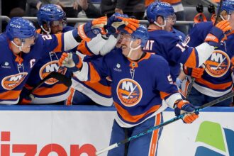 NHL roundup: Islanders end Avalanche's 17-game point streak