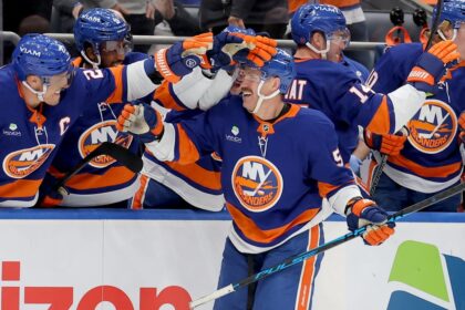 NHL roundup: Islanders end Avalanche's 17-game point streak