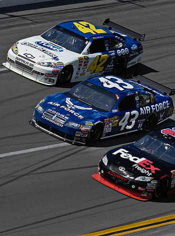 Former NASCAR driver Michael Annett dies at 39