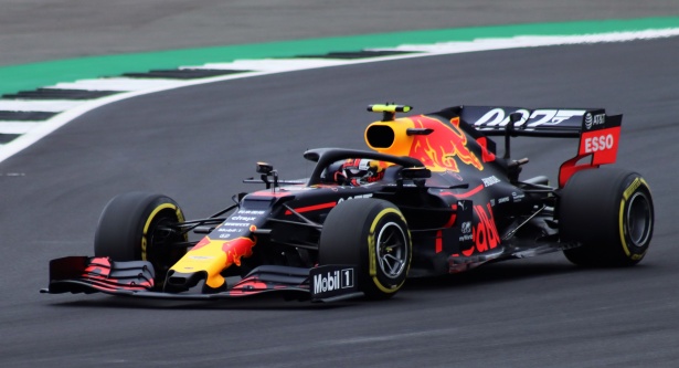 Verstappen beats Norris and Piastri to pole in season finale