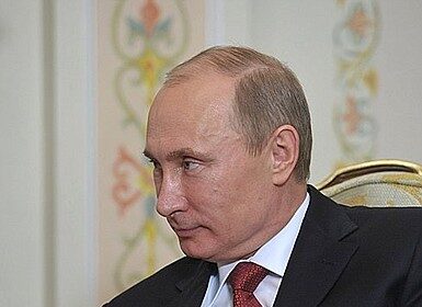 Verstappen outguns McLarens to take key pole in Abu Dhabi