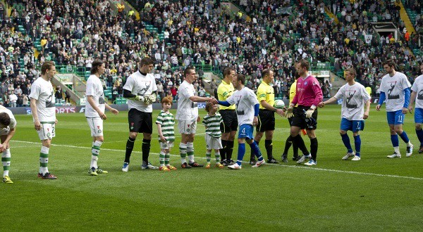 Simons scores first Premier League goal as Spurs beat Brentford