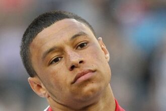 Neville: Arsenal must not 'panic' as City close gap in 'season of inconsistency'