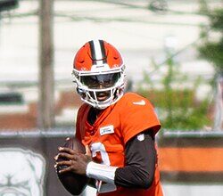 Browns coach draws fury as Shedeur Sanders sits during crucial 2-point try