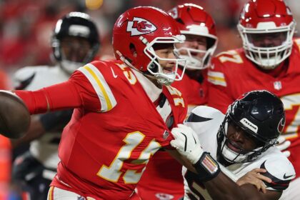 Chiefs’ playoff hopes dwindle as Patrick Mahomes throws three interceptions in loss to Texans