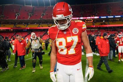 Patrick Mahomes makes curious Travis Kelce comments with Chiefs' season on brink