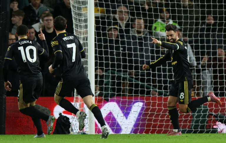 Man Utd back on track after Fernandes inspires Wolves rout