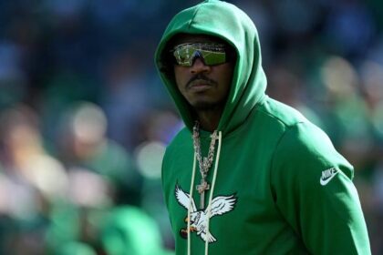 Is A.J. Brown playing tonight? Why Eagles WR is off to slow start in Week 14