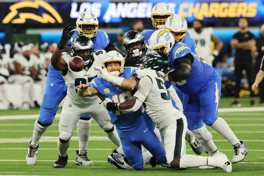 Jalen Hurts delivers worst game of his career, Eagles drop 3rd straight in Monday Night Football dud