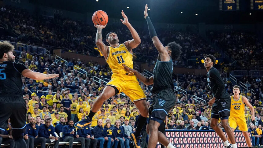 No. 2 Michigan routs Villanova 89-61, remaining unbeaten with 6th straight win by 25-plus points