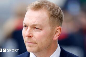 Hoy breaks leg in 'worst' crash of his life