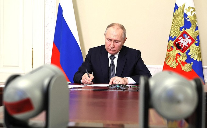 IOC: Allow Russian youths to compete with flag