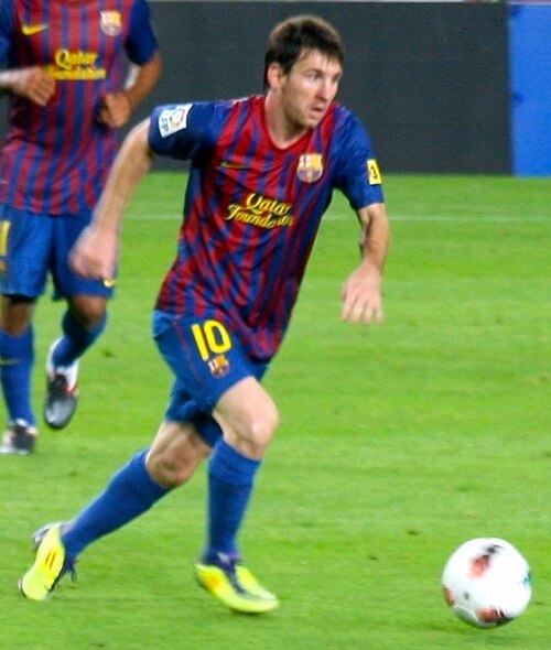 Live: Messi unveils 70-foot statue of himself in Kolkata, meets SRK