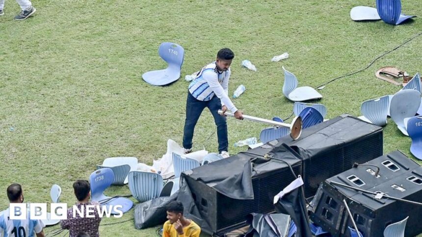 Frustrated Messi fans throw chairs and bottles at India stadium event