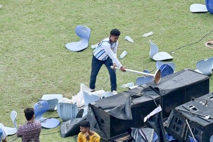 Angry fans throw chairs and bottles at Messi event in India