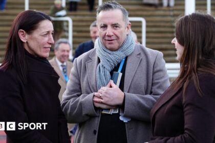 Glengouly wins as Cheltenham honours Hunt family