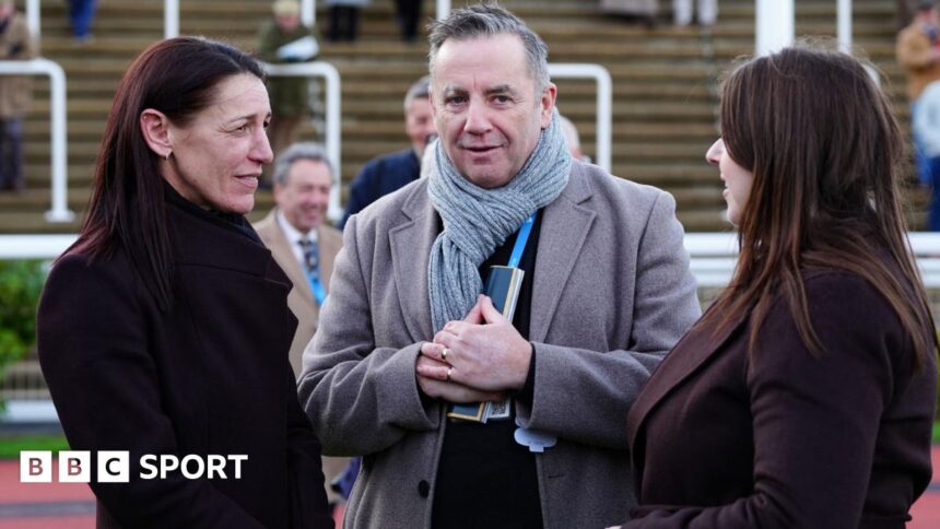 Glengouly wins as Cheltenham honours Hunt family