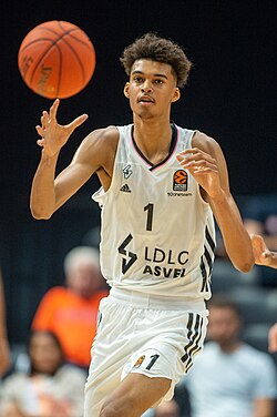 Victor Wembanyama racked up 22 points, nine rebounds …