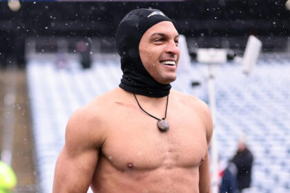 New England Patriots’ Mack Hollins Enters Stadium Shirtless and Barefoot Despite Frigid Temperatures