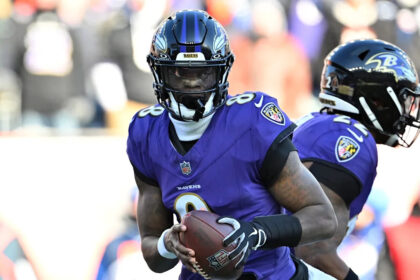 Lamar Jackson's second TD pass puts Ravens up 14-0 at halftime