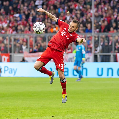 Kane hits career first with 50th Bayern goal of '25