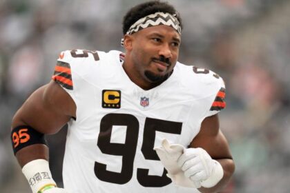 Myles Garrett vs. Michael Strahan sacks: How Browns star can set new NFL record in 2025 season