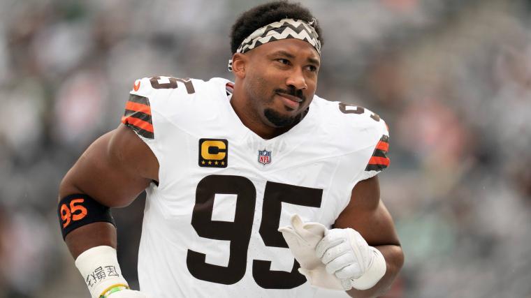 Myles Garrett vs. Michael Strahan sacks: How Browns star can set new NFL record in 2025 season
