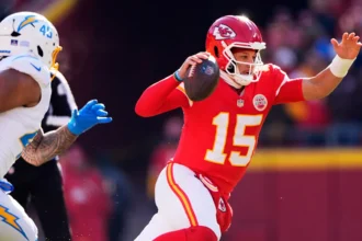 Patrick Mahomes suffers brutal knee injury as Chiefs eliminated from playoff contention