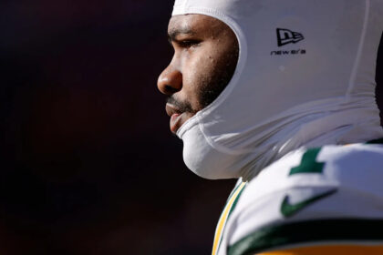 Micah Parsons injury update: Packers star suffers left knee injury vs Broncos
