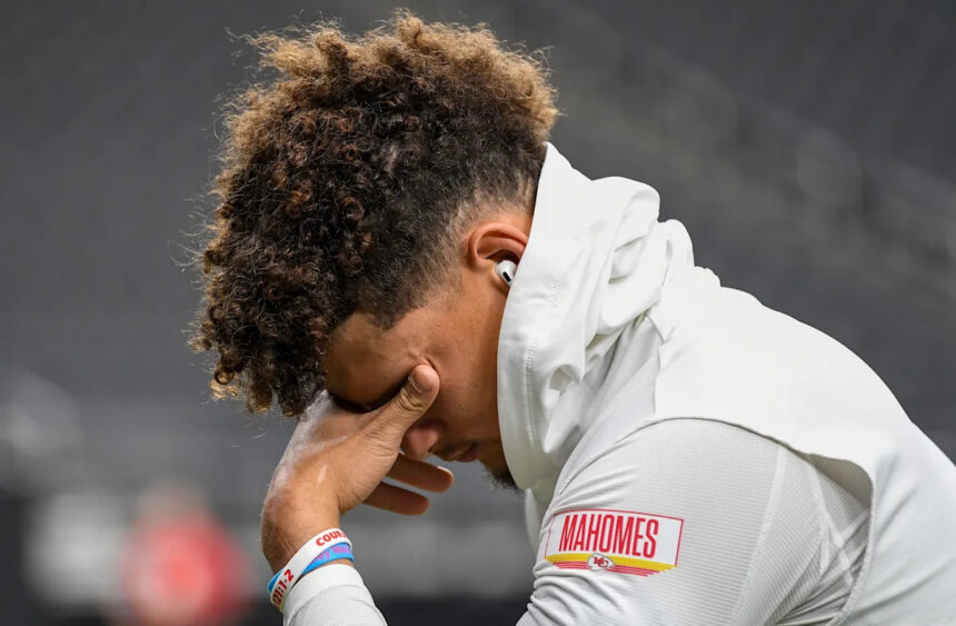 See Patrick Mahomes' message to fans after brutal injury in Week 15