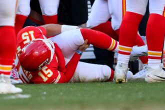 Patrick Mahomes suffers torn ACL, Chiefs star's season is over: reports