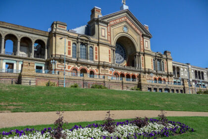 'Champagne Charlie' announces himself with memorable Ally Pally debut