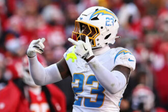 Tony Jefferson apologizes for flipping off crowd after his ejection