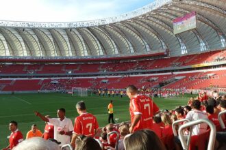 Salah would regret leaving Liverpool in January, says Carra