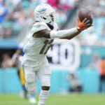 Is Jaylen Waddle playing tonight? Why Dolphins WR is off to slow start in Week 15