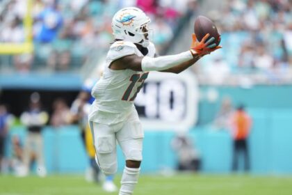 Is Jaylen Waddle playing tonight? Why Dolphins WR is off to slow start in Week 15