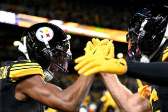 Steelers score on a fourth consecutive possession, lead 28-3