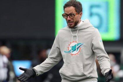 Did Dolphins give up? Miami ripped for not going hurry-up vs. Steelers