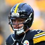 2 key Steelers injured in MNF win over Dolphins