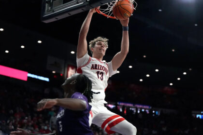 No. 1 Arizona improves to 10-0, cruises past Abilene Christian 96-62