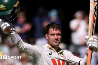 England battle despite Carey ton in crucial Test