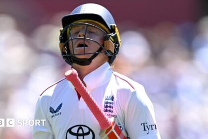 England's Ashes hopes vanishing after batters fold again