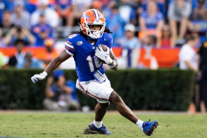 Florida football's Tank Hawkins announces entry into transfer portal