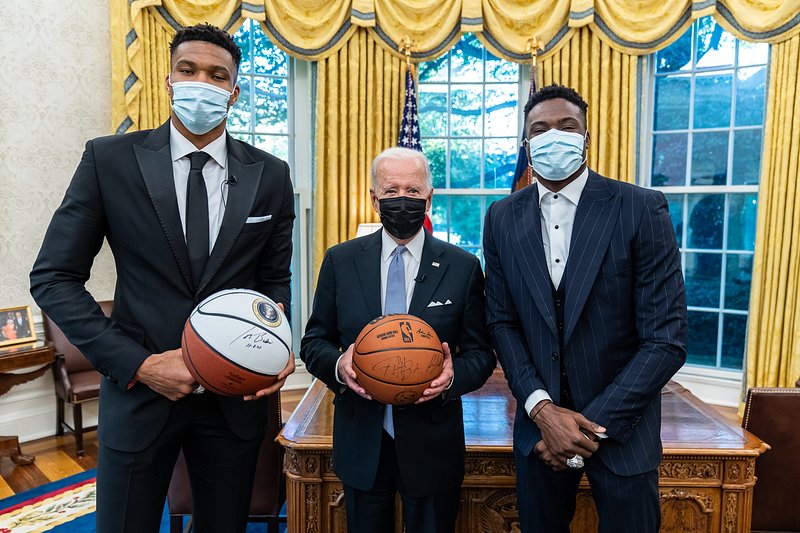 Giannis Antetokounmpo: “I’m just staying locked in and …