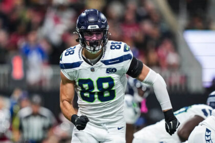 Seahawks get improbable TD, two-point conversion to tie Rams 30-30 in fourth quarter